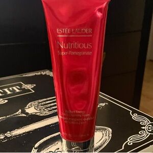Estee Lauder Nutritious Super-Pomegranate Cleansing Foam in Red